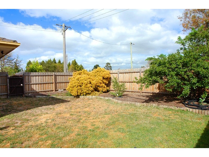 35 Bainbridge Close, Craigieburn VIC 3064