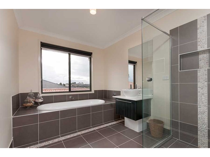 96 Charteris Drive, Craigieburn VIC 3064