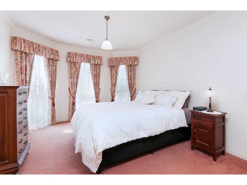 5 Magra Place, Roxburgh Park VIC 3064