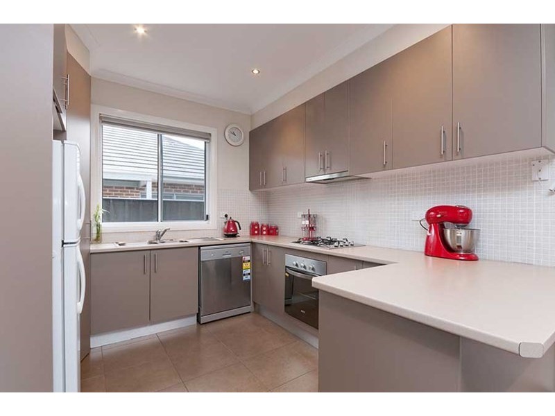 6 Waterway Street, Craigieburn VIC 3064