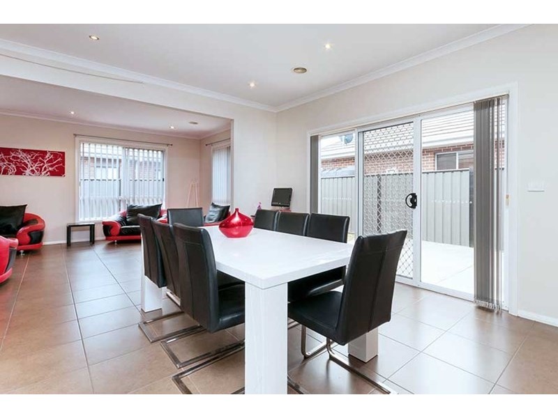 6 Waterway Street, Craigieburn VIC 3064