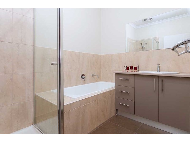 6 Waterway Street, Craigieburn VIC 3064