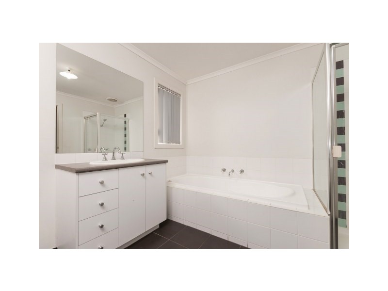 111 Mareeba Way, Craigieburn VIC 3064