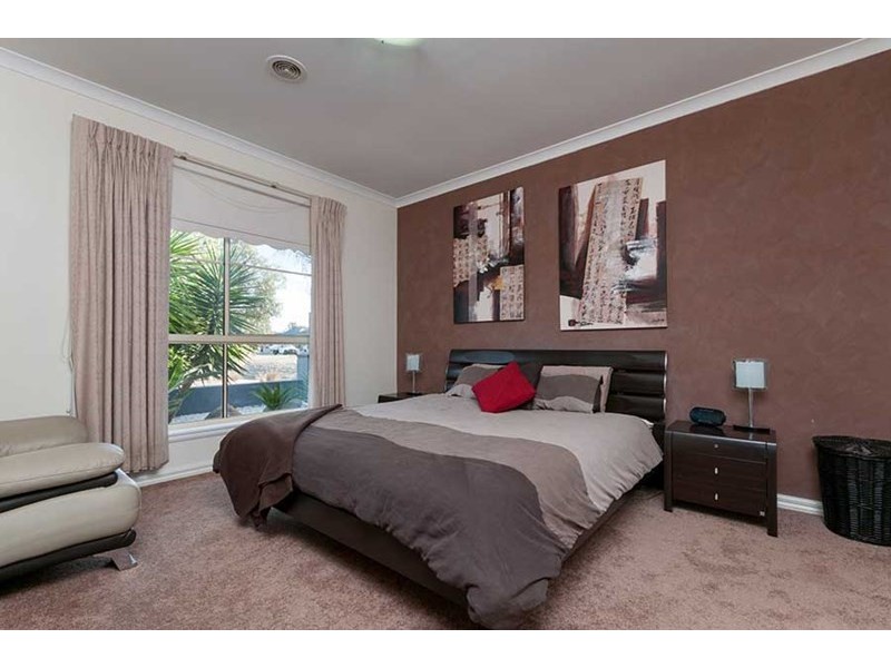 14 Limerick Court, Roxburgh Park VIC 3064