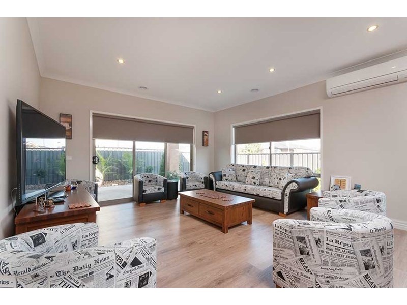 44 Huntington Drive, Craigieburn VIC 3064