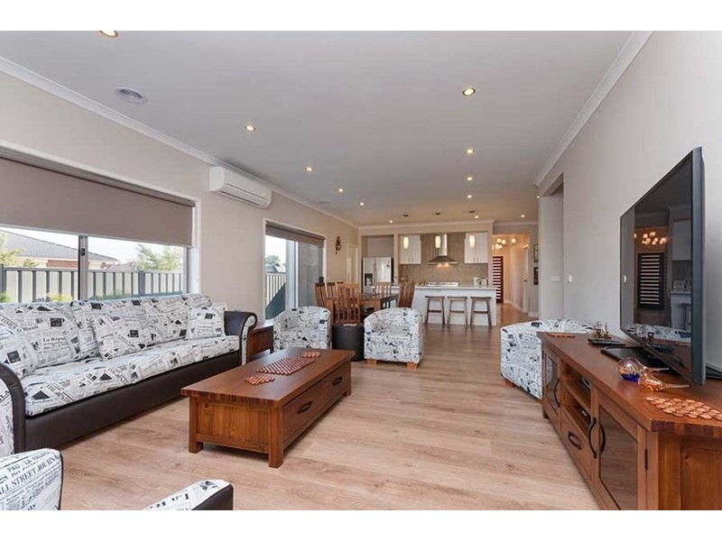 44 Huntington Drive, Craigieburn VIC 3064