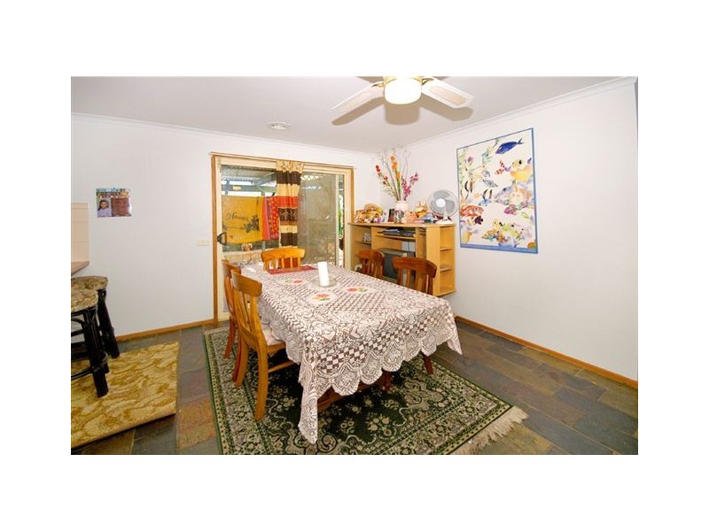 16 Yarcombe Crescent, Craigieburn VIC 3064