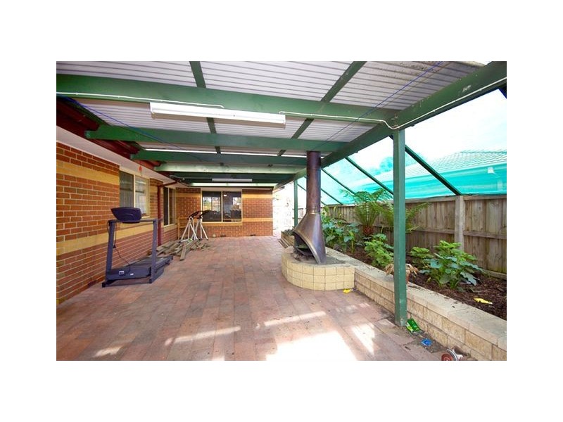 16 Yarcombe Crescent, Craigieburn VIC 3064