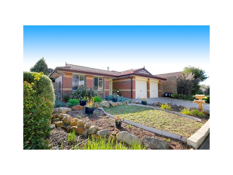 16 Yarcombe Crescent, Craigieburn VIC 3064