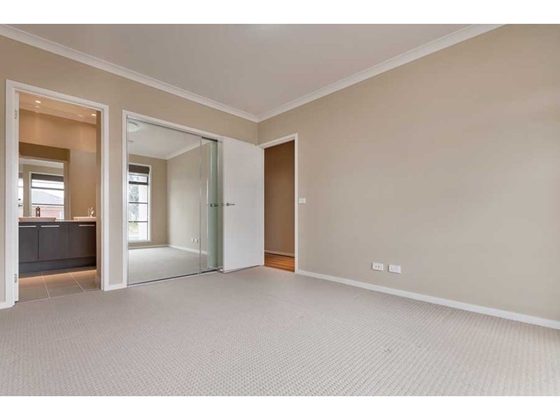 9 Fenland Street, Craigieburn VIC 3064