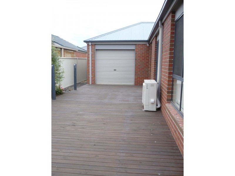8 Sage Hills Place, Craigieburn VIC 3064