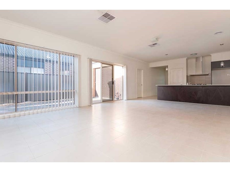 13 Falls Avenue, Craigieburn VIC 3064