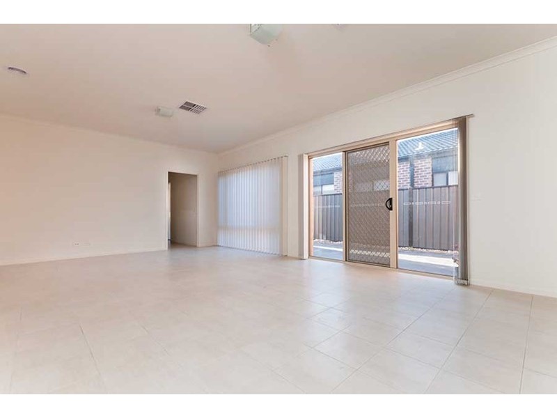 13 Falls Avenue, Craigieburn VIC 3064