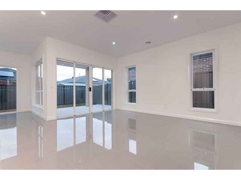 25 Viewmont Avenue, Craigieburn VIC 3064