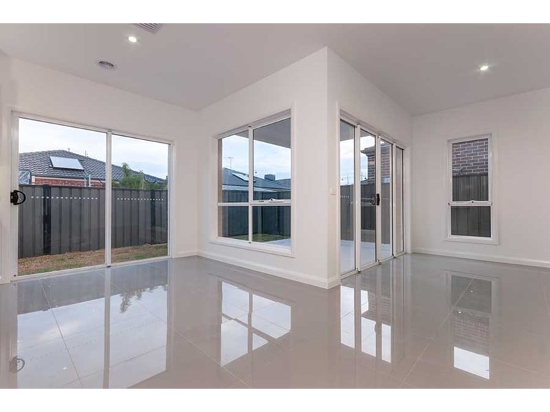 25 Viewmont Avenue, Craigieburn VIC 3064