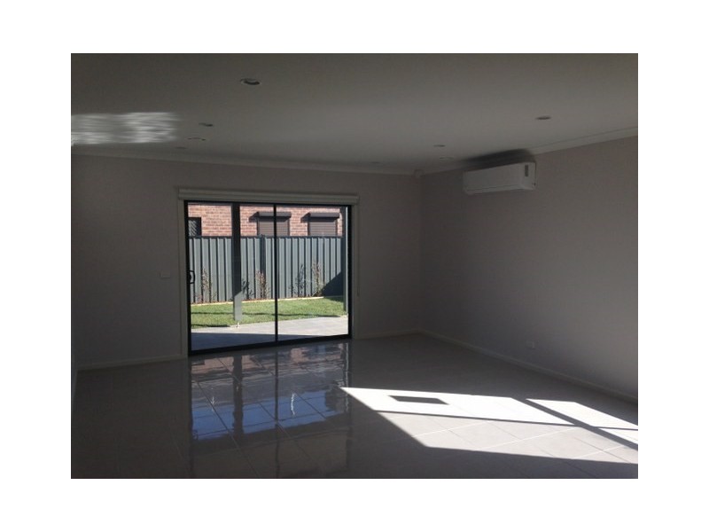 17 Dashing Road, Craigieburn VIC 3064