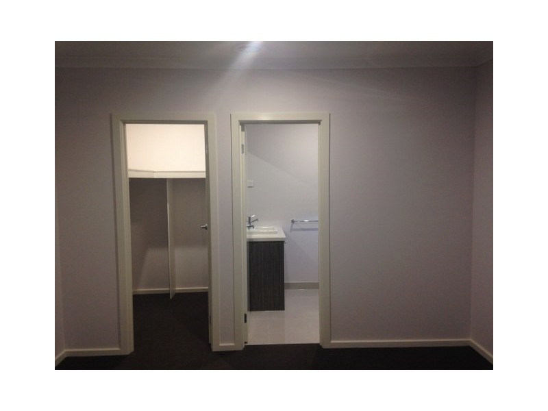 17 Dashing Road, Craigieburn VIC 3064