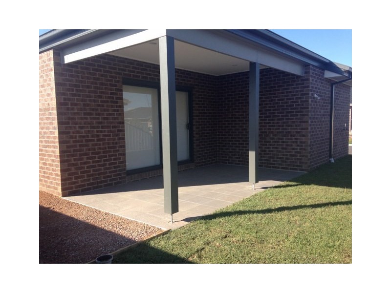 17 Dashing Road, Craigieburn VIC 3064