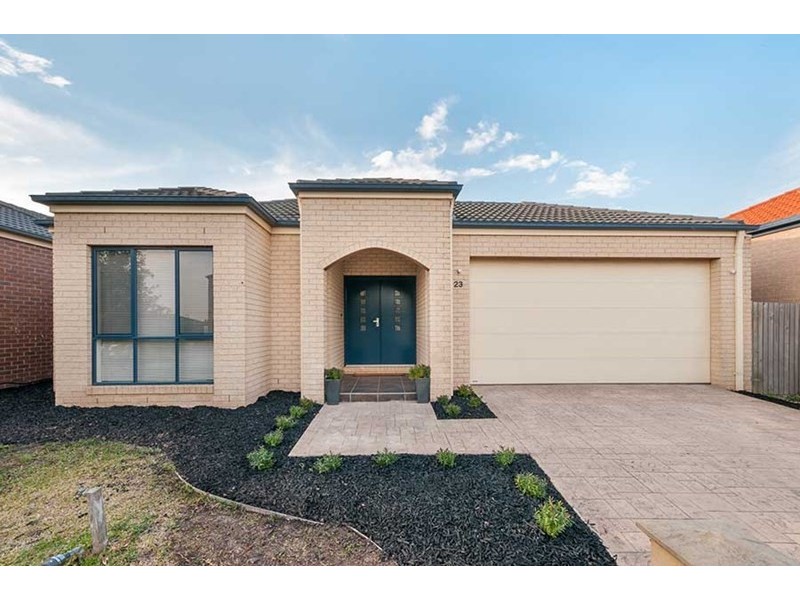 23 Dalwhinnie Crescent, Craigieburn VIC 3064