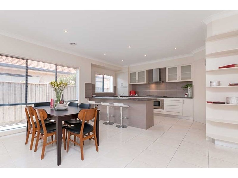 23 Dalwhinnie Crescent, Craigieburn VIC 3064