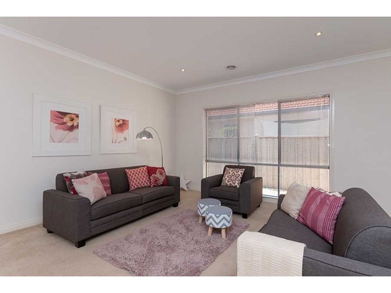 23 Dalwhinnie Crescent, Craigieburn VIC 3064