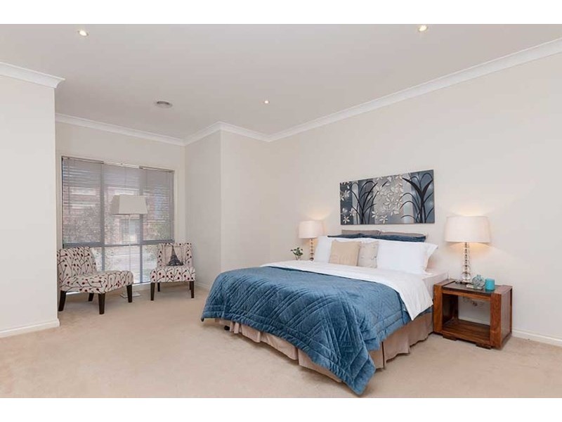 23 Dalwhinnie Crescent, Craigieburn VIC 3064