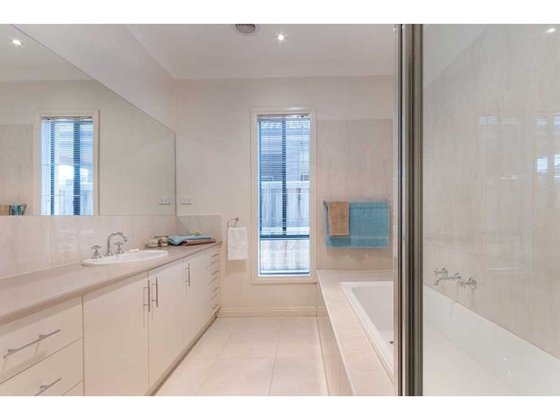 23 Dalwhinnie Crescent, Craigieburn VIC 3064