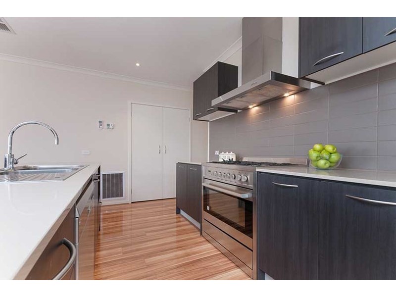 2 Powell Street, Craigieburn VIC 3064