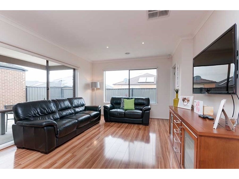 2 Powell Street, Craigieburn VIC 3064