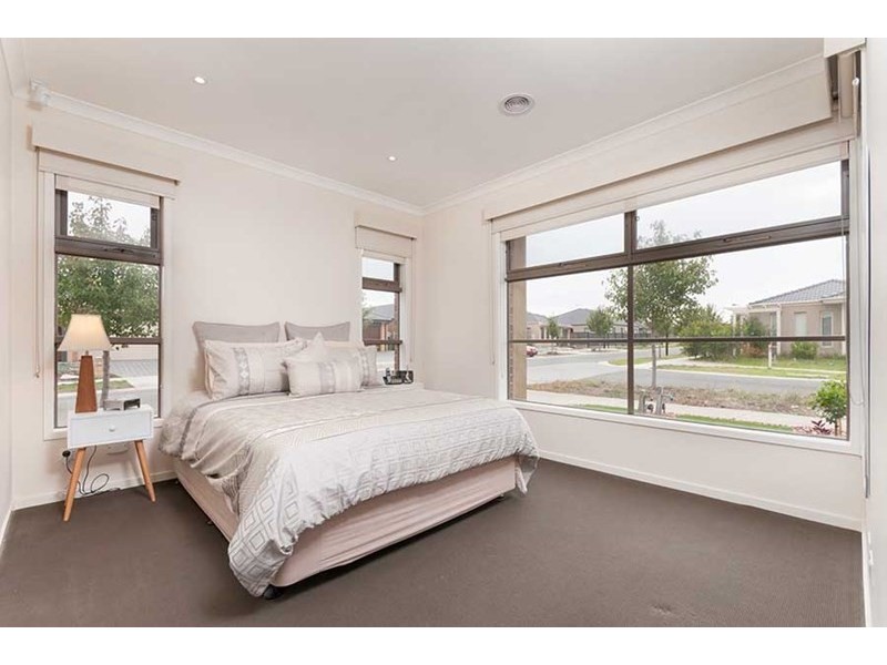 2 Powell Street, Craigieburn VIC 3064