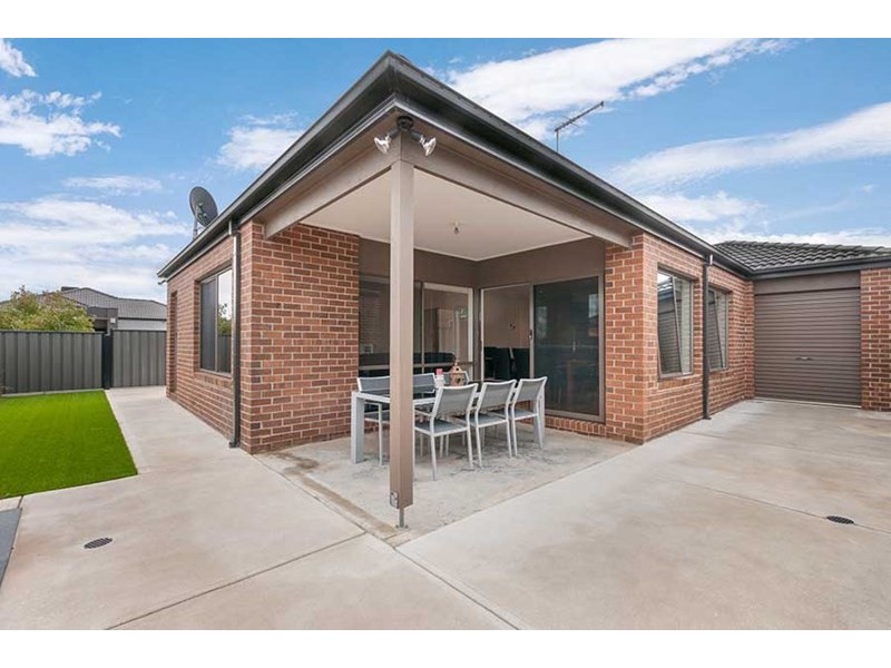2 Powell Street, Craigieburn VIC 3064