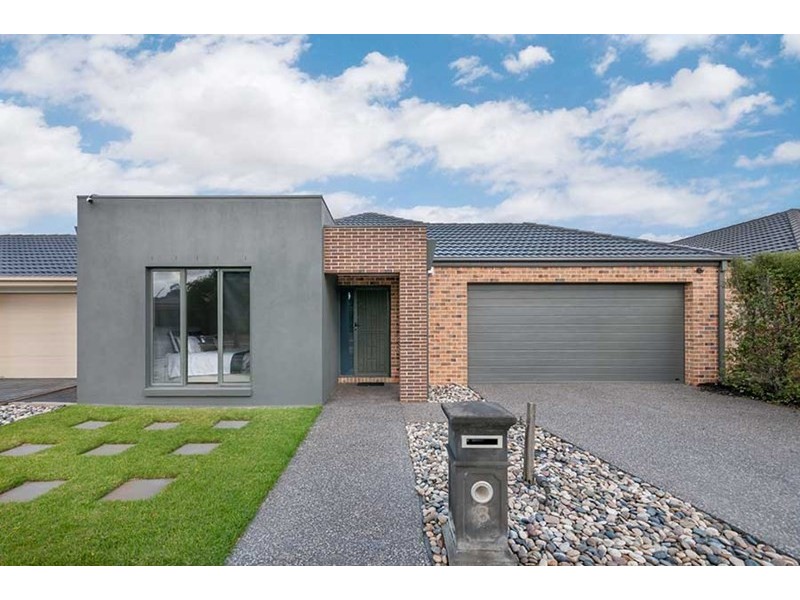 8 Dampier Close, Craigieburn VIC 3064