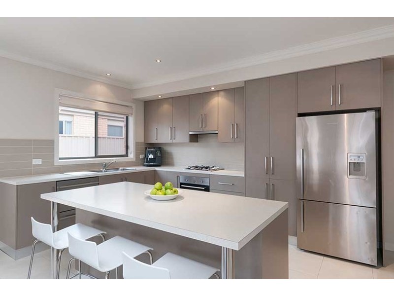 8 Dampier Close, Craigieburn VIC 3064