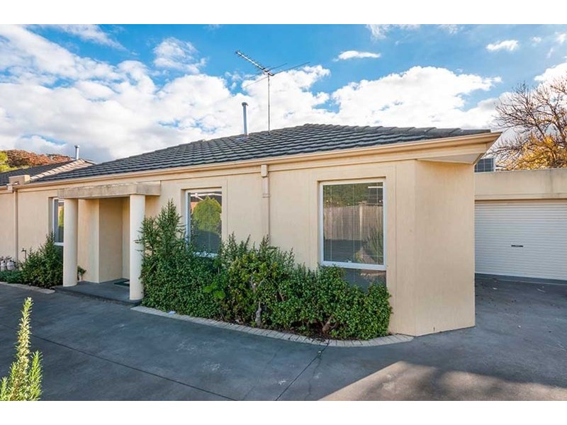2/4 Finchley Avenue, Glenroy VIC 3046