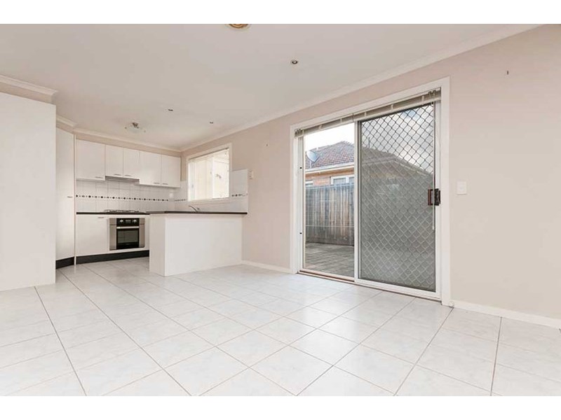 2/4 Finchley Avenue, Glenroy VIC 3046