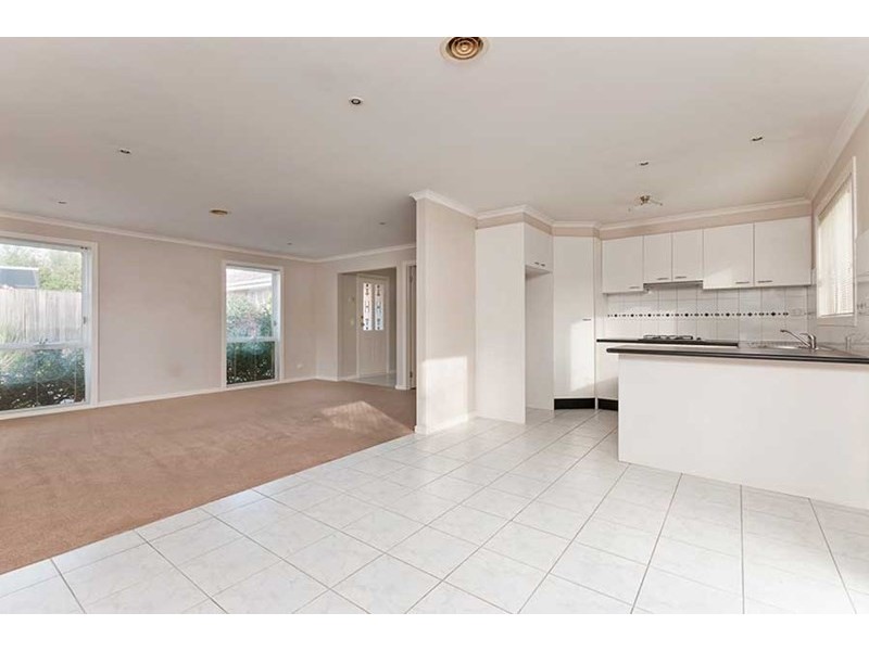 2/4 Finchley Avenue, Glenroy VIC 3046