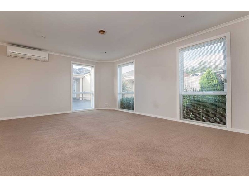 2/4 Finchley Avenue, Glenroy VIC 3046