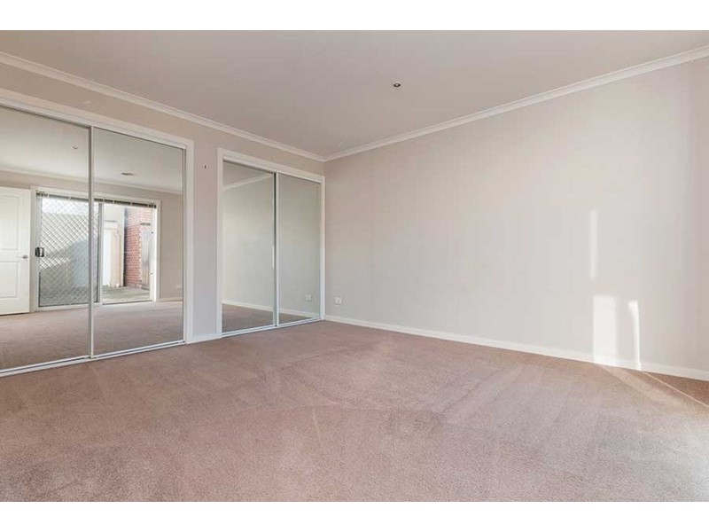 2/4 Finchley Avenue, Glenroy VIC 3046