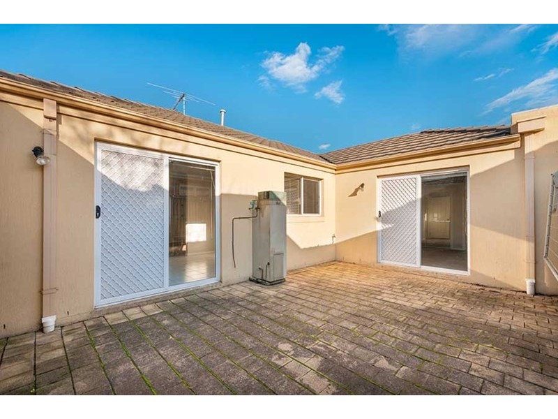 2/4 Finchley Avenue, Glenroy VIC 3046