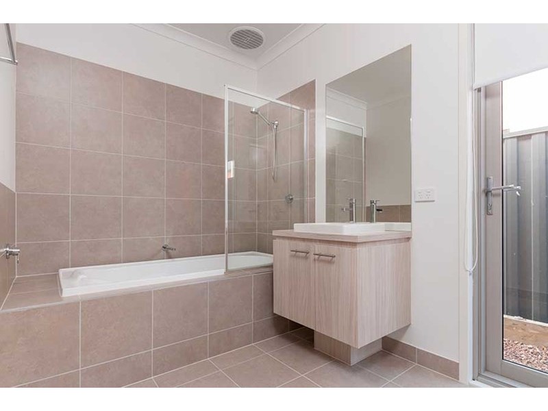 9 Euphoria Street, Craigieburn VIC 3064