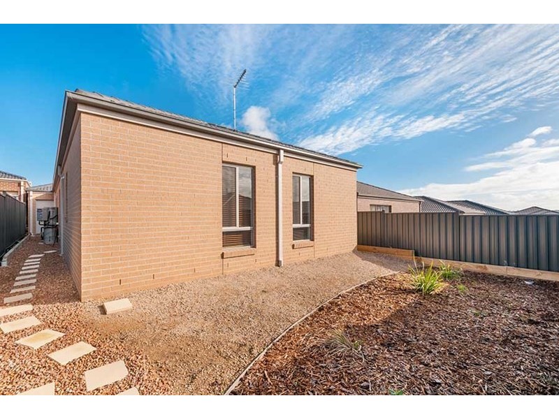 9 Euphoria Street, Craigieburn VIC 3064