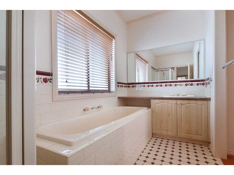 37 Woodlea Crescent, Craigieburn VIC 3064