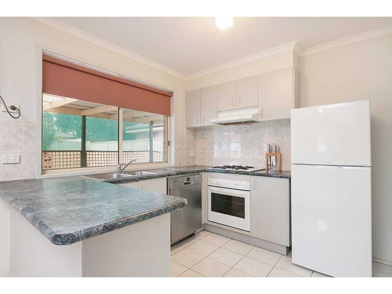 8 Waterford Avenue, Craigieburn VIC 3064