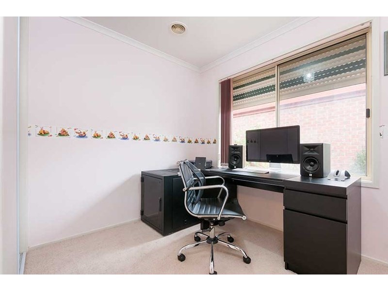 8 Waterford Avenue, Craigieburn VIC 3064