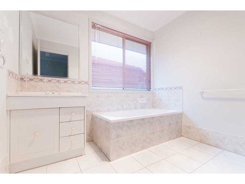 8 Waterford Avenue, Craigieburn VIC 3064