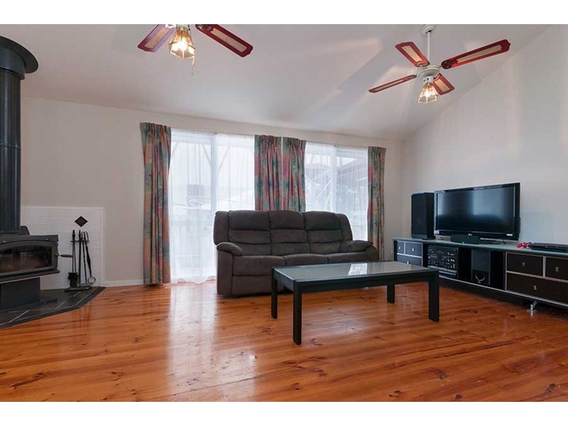 6 Second Avenue, Craigieburn VIC 3064