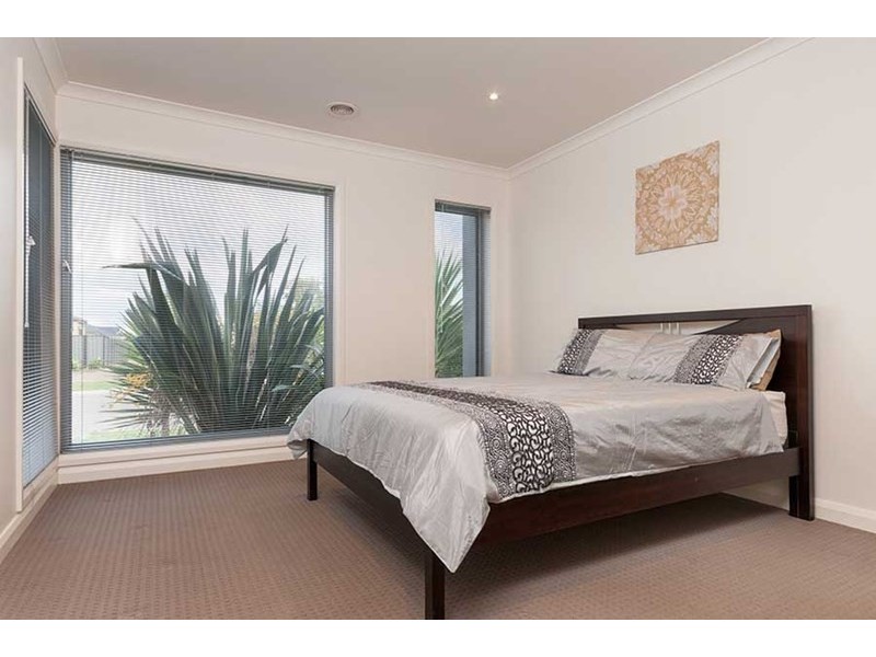 7 Watergum Avenue, Craigieburn VIC 3064