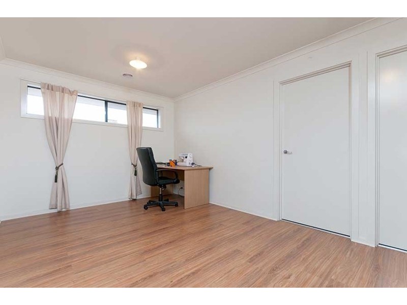 25 Gippsland Way, Craigieburn VIC 3064