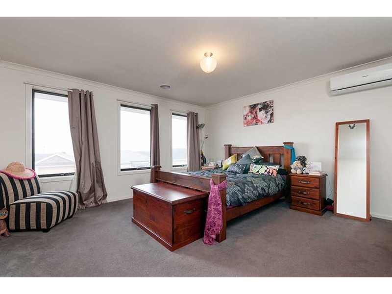 25 Gippsland Way, Craigieburn VIC 3064