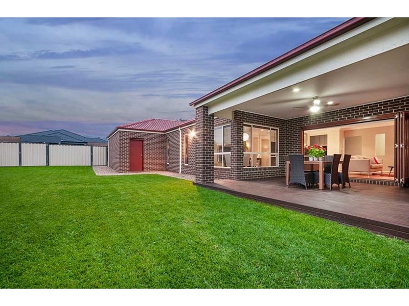 3 Ravenwoods Way, Craigieburn VIC 3064